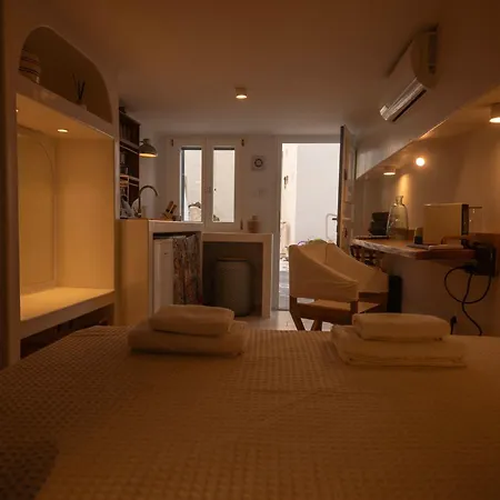 בית נופש Naousa's Melody *